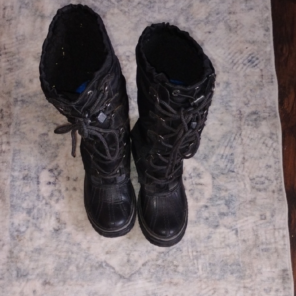Women's Black Lace-Up Winter Boots